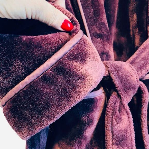 Brookstone NAP Plush Tie Front Cozy Warm Plum Robe, Size Small/Medium - Picture 3 of 7